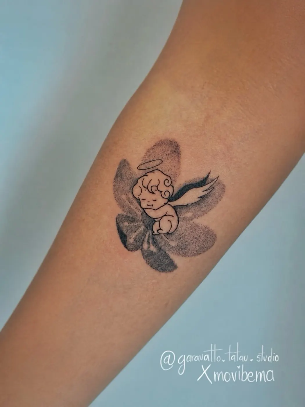 Tatuaje pequeño de ángel en Garavatto Galerías