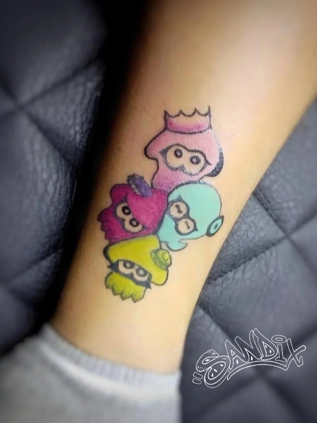 Tatuaje gamer de calamares a color — Sandix, Garavatto
