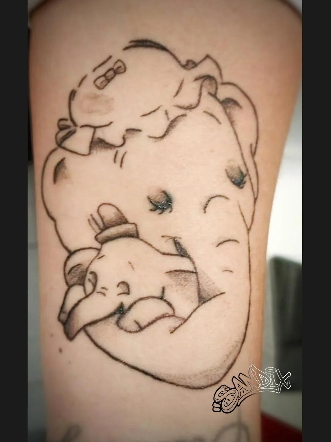 Tatuaje ilustrativo de elefantes con sombreado — Sandix, Garavatto